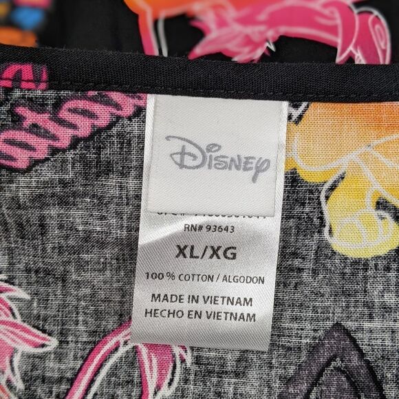 NWT Disney's Lion King "Just Can't Wait" Women's Printed V-Neck Scrub Top - Picture 9 of 12